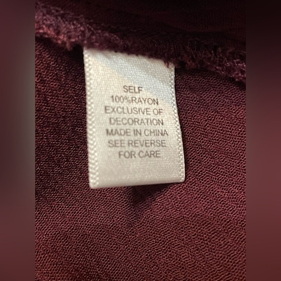 Socialite Burgundy Lace Top‎ Size Small - Picture 9 of 9